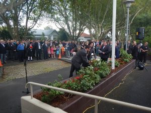 Anzac wreath laying 2014